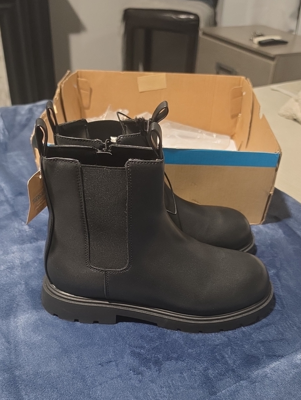 TH Elisa Kids Black Chelsea Boot - Easy Pull-On Style - Picture 3 of 3